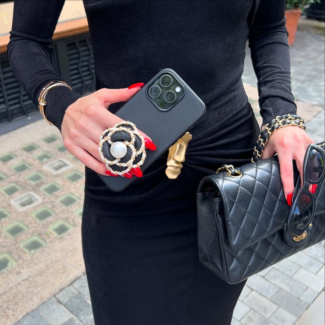 Chain Camellia Case™ + KOSTENLOSE Ohrhöre